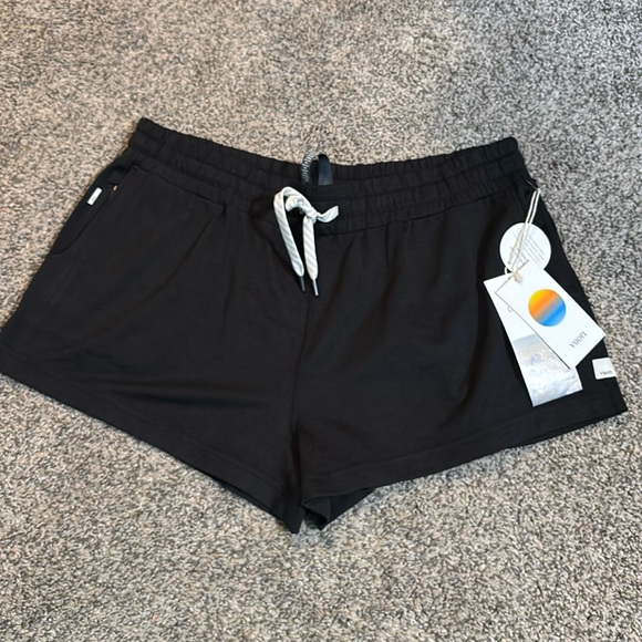 Vuori Pants - Vuori Halo Performance short size large NWT